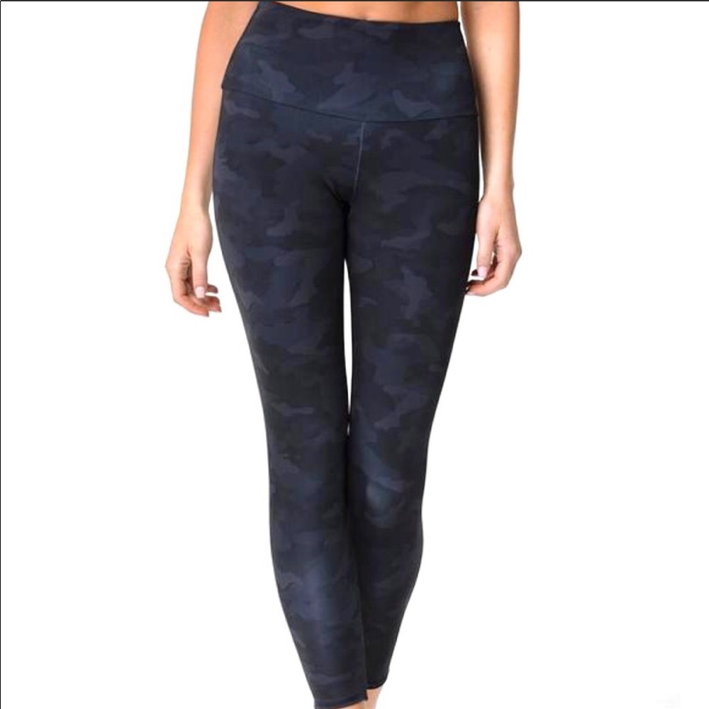 ONZIE HIGH RISE MIDI LEGGING - BLACK/GRAY CAMO